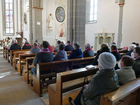 Heilige Messe mit karnevalistischem Ambiente (Foto: Karl-Franz Thiede)